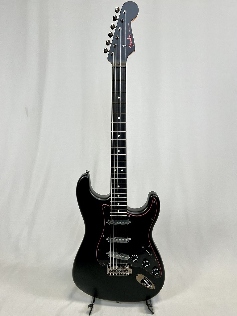 Fender Made in Japan Limited Hybrid II Stratocaster®, Noir