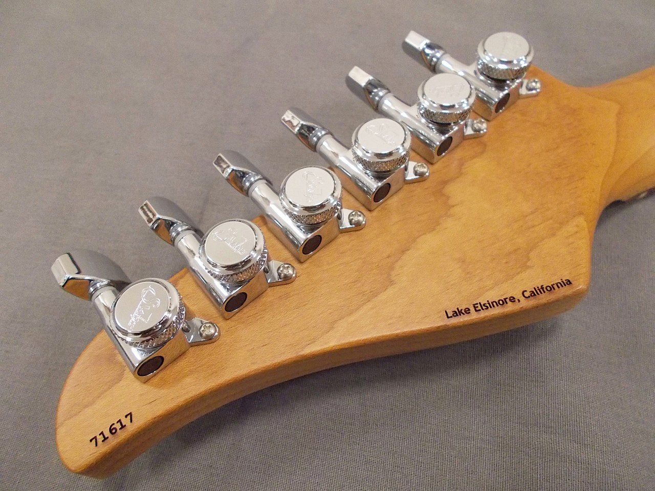 Suhr JST Standard Plus Bengal Burst Pau Ferro（新品）【楽器