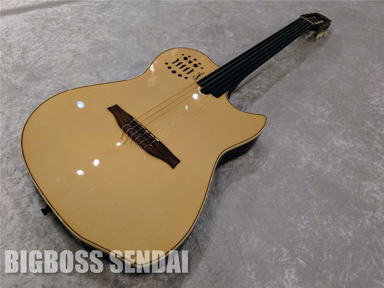 Godin Multiac Nylon Fretless SA 【即納可能/美品中古】（中古/送料 