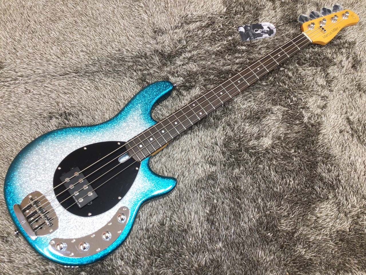 Sire Marcus Miller Z3 4-String Skyburst Sparkle【目を惹く