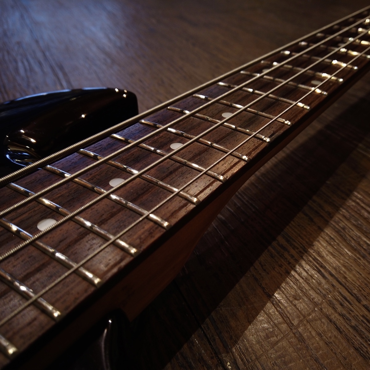 Founder Electric bass 1970年代 変形ベース ファウンダー（中古/送料
