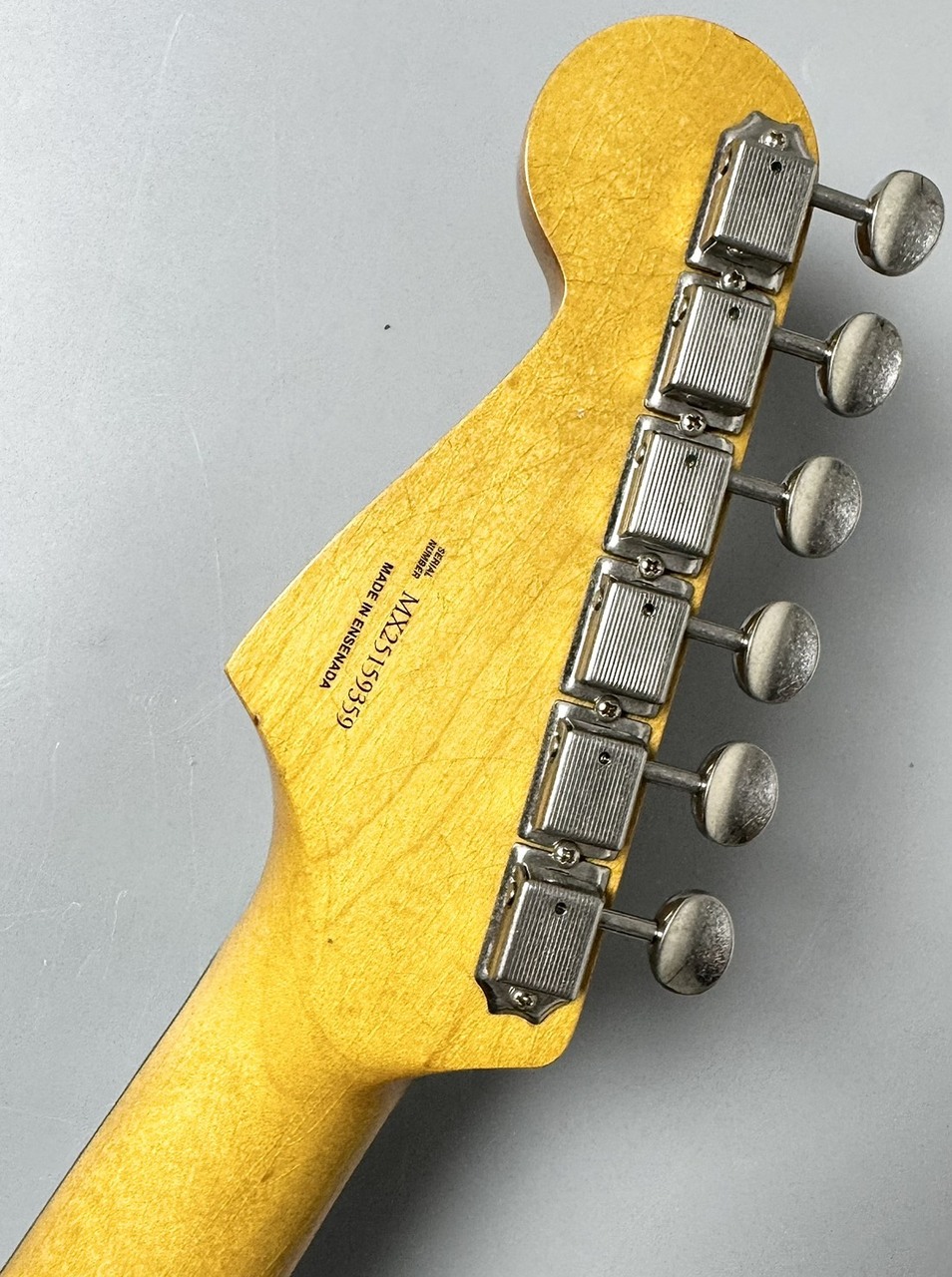 Fender Limited Edition Vintera II Road Worn '60s Stratocaster -3