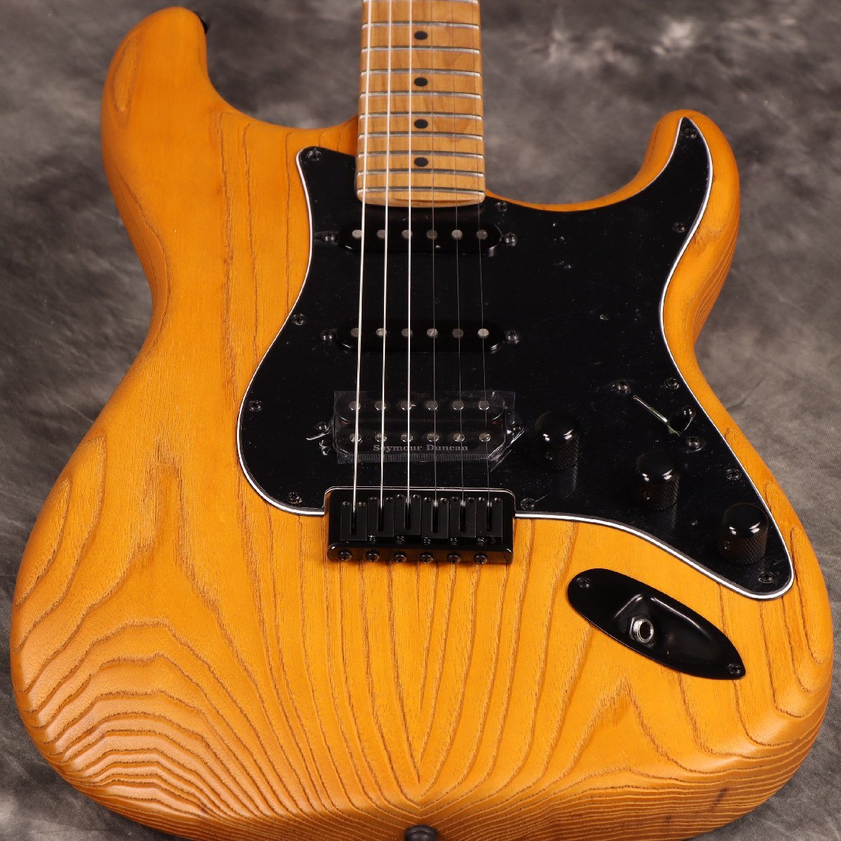 ストラトタイプ完動品！ Fender / American Ultra II Stratocaster Maple Sinister Red
