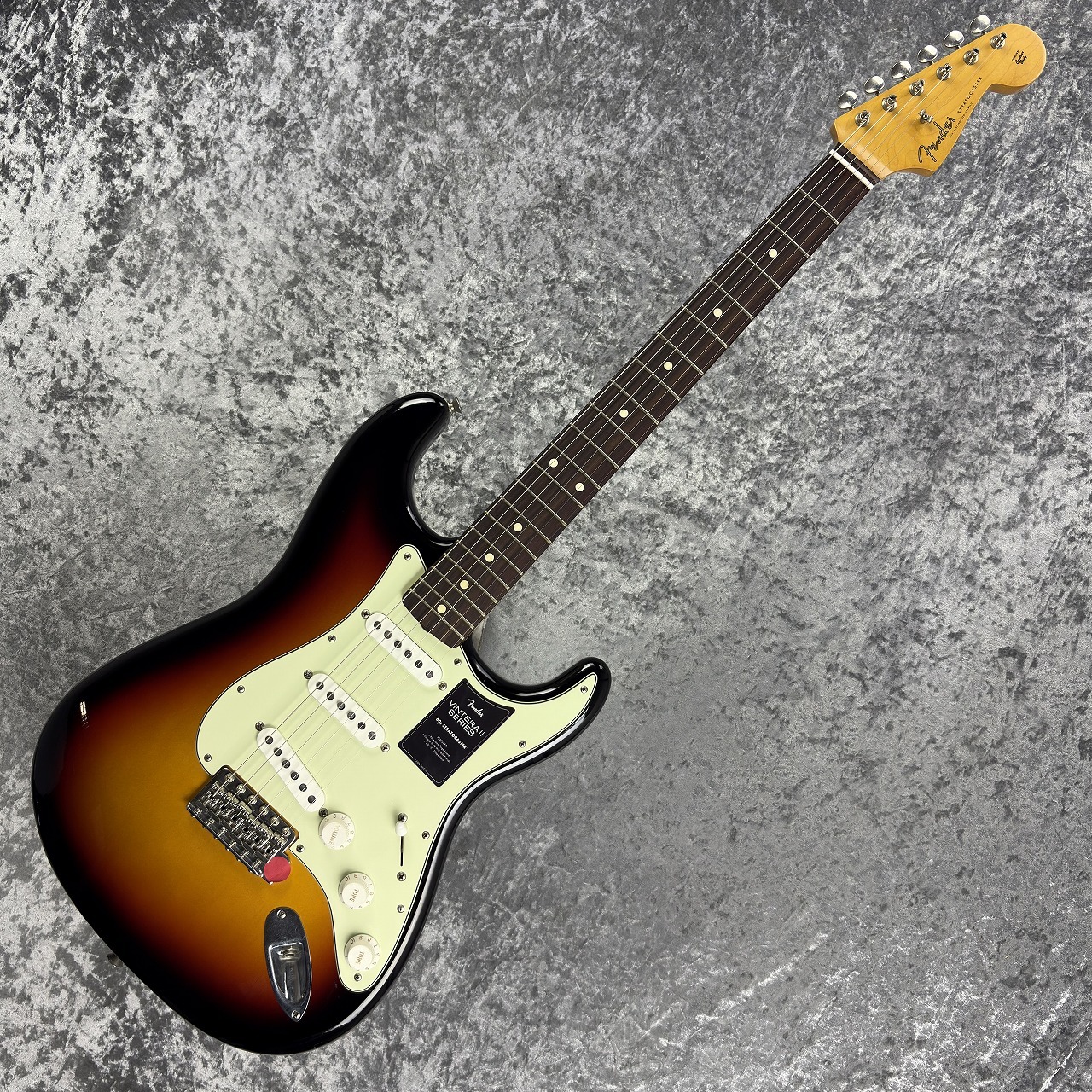Fender Limited Edition Vintera II Road Worn '60s Stratocaster -3