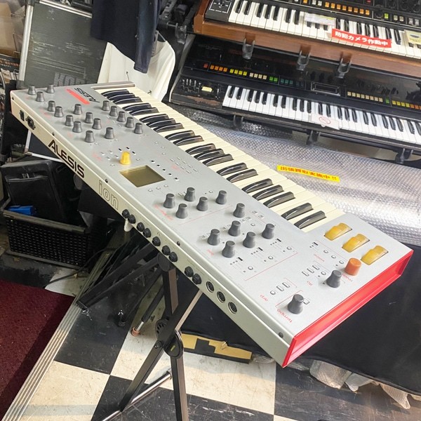 Alesis ion シンセサイザー 49鍵盤　ハードケース付き 動作確認済み。 ALESIS Ion（中古）【楽器検索デジマート】