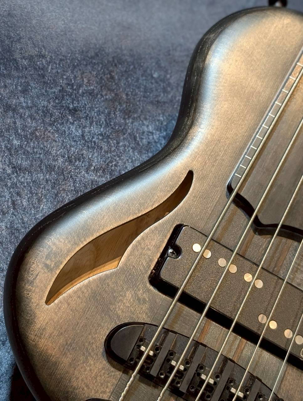 ベース MAYONES Cali 5 ベース MAYONES Cali 5 Mayones Cali 5 Fretless Mini Bass Quilted