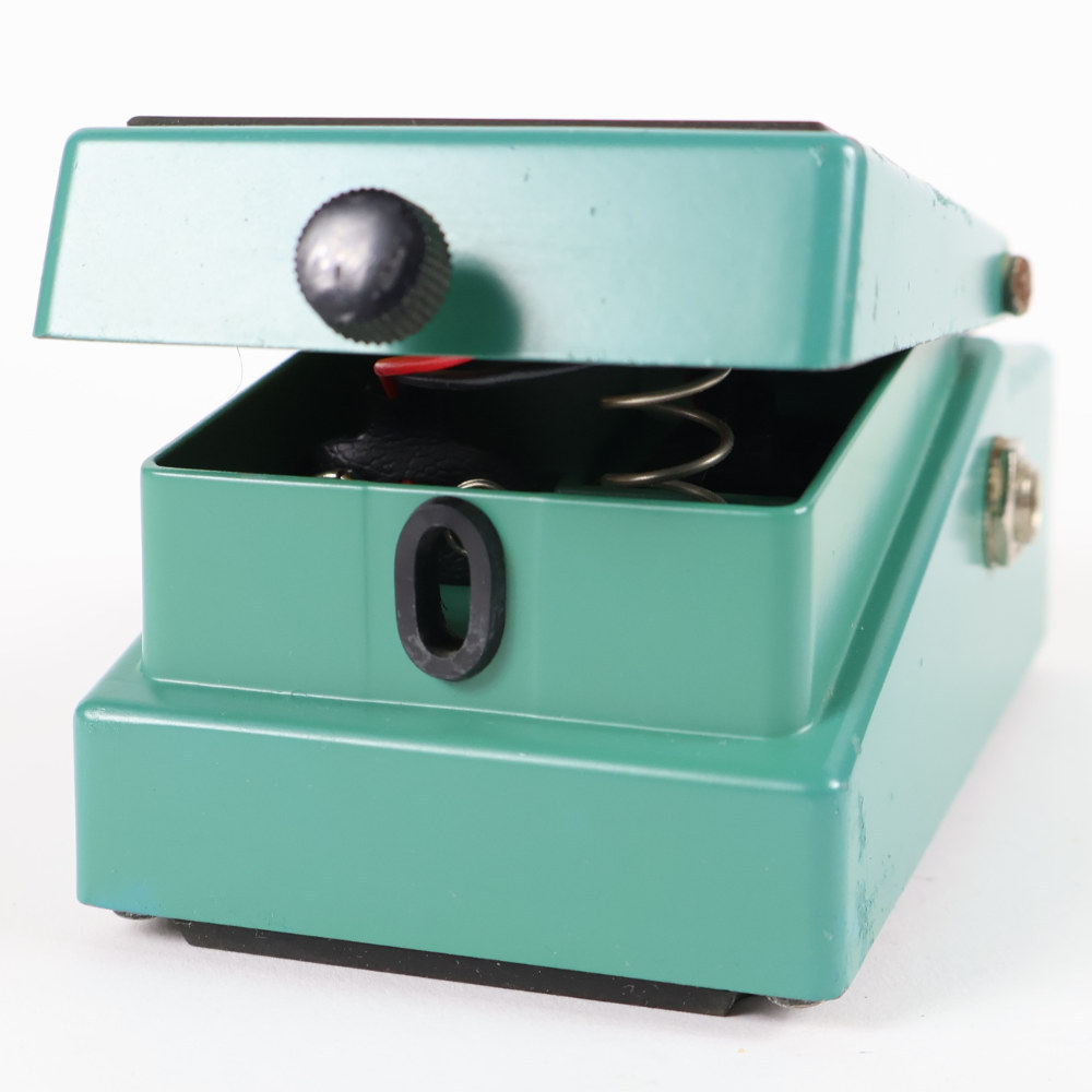 BOSS TR-2 トレモロエフェクター　中古美品 BOSS 【中古】 トレモロ エフェクター BOSS TR-2 Tremolo ギター