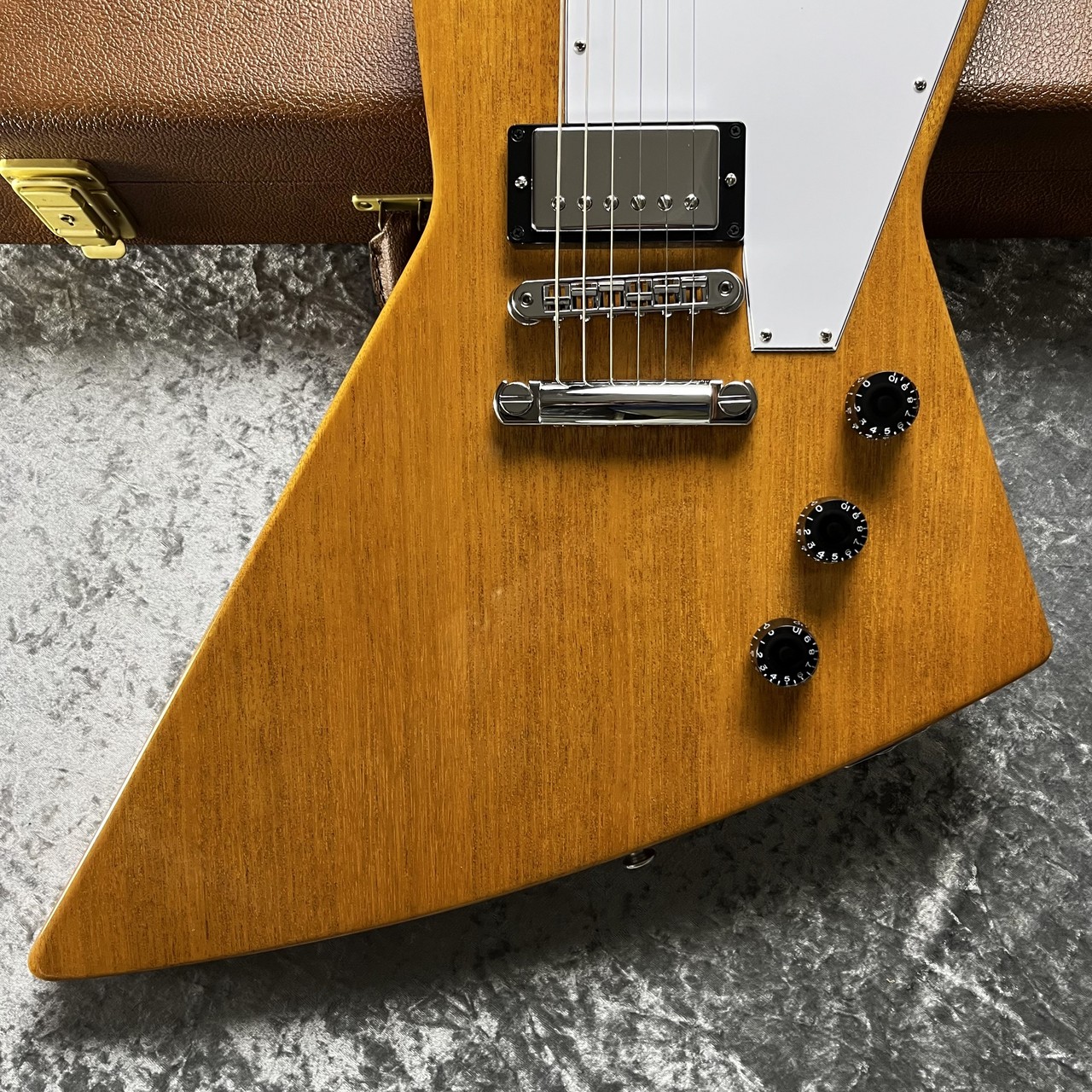 Gibson 【新着入荷】Explorer Antique Natural #216730232【3.81kg 