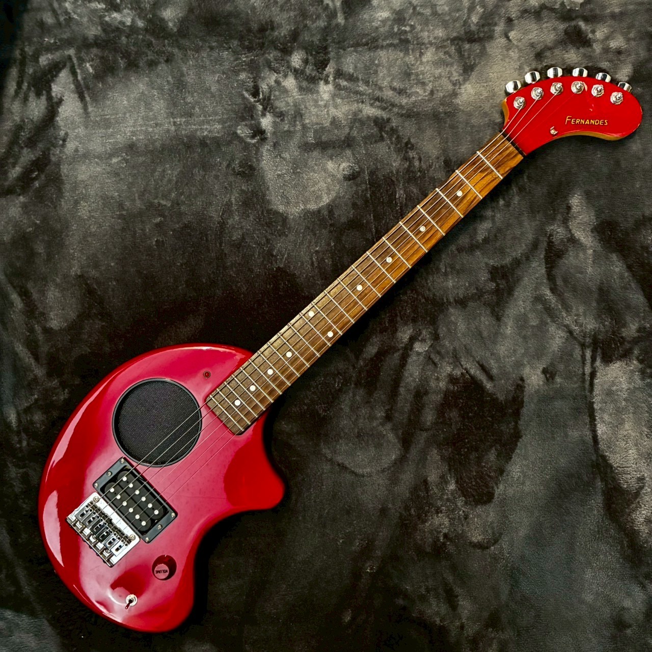 FERNANDES ZO-3 レッド アンプ内蔵タイプ エレキギター