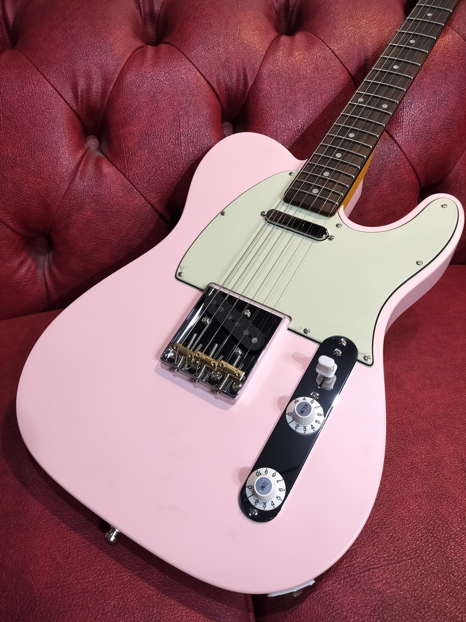 ストラトShell Pinkモデルにレリック加工を施したステージ映えする渋い1本 ストラトShell Pinkモデルにレリック加工を施したステージ映えする渋い