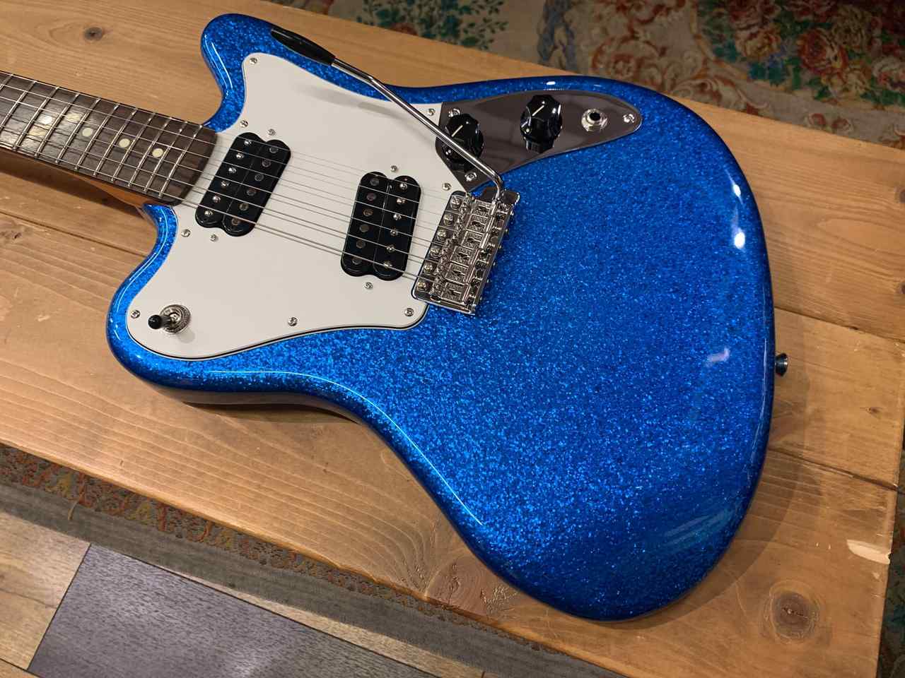 Fender Made in Japan Limited Super-Sonic Blue Sparkle（新品特価 