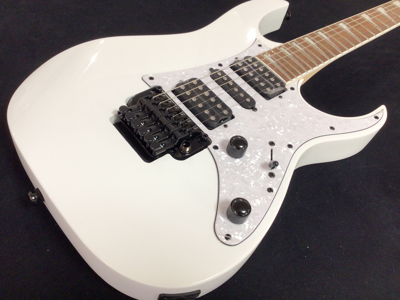Ibanez RG450DXB / White（新品特価/送料無料）【楽器検索デジマート】