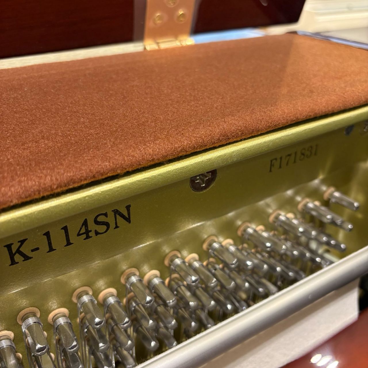 KAWAI K-114SN 【店頭展示品1台限り】マホガニー艶出し塗装仕上げ