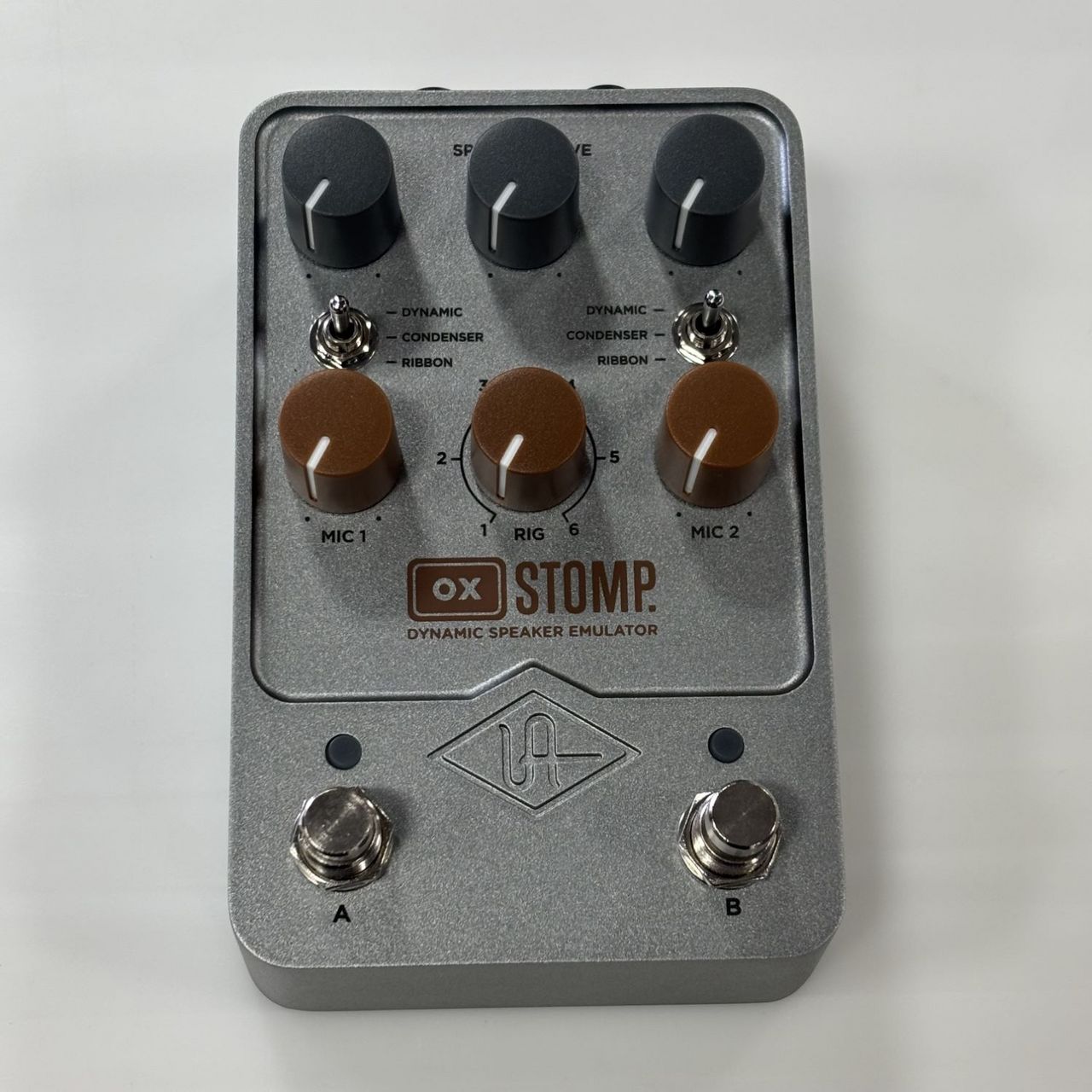 Universal Audio UAFX OX Stomp. Dynamic Speaker Emulator