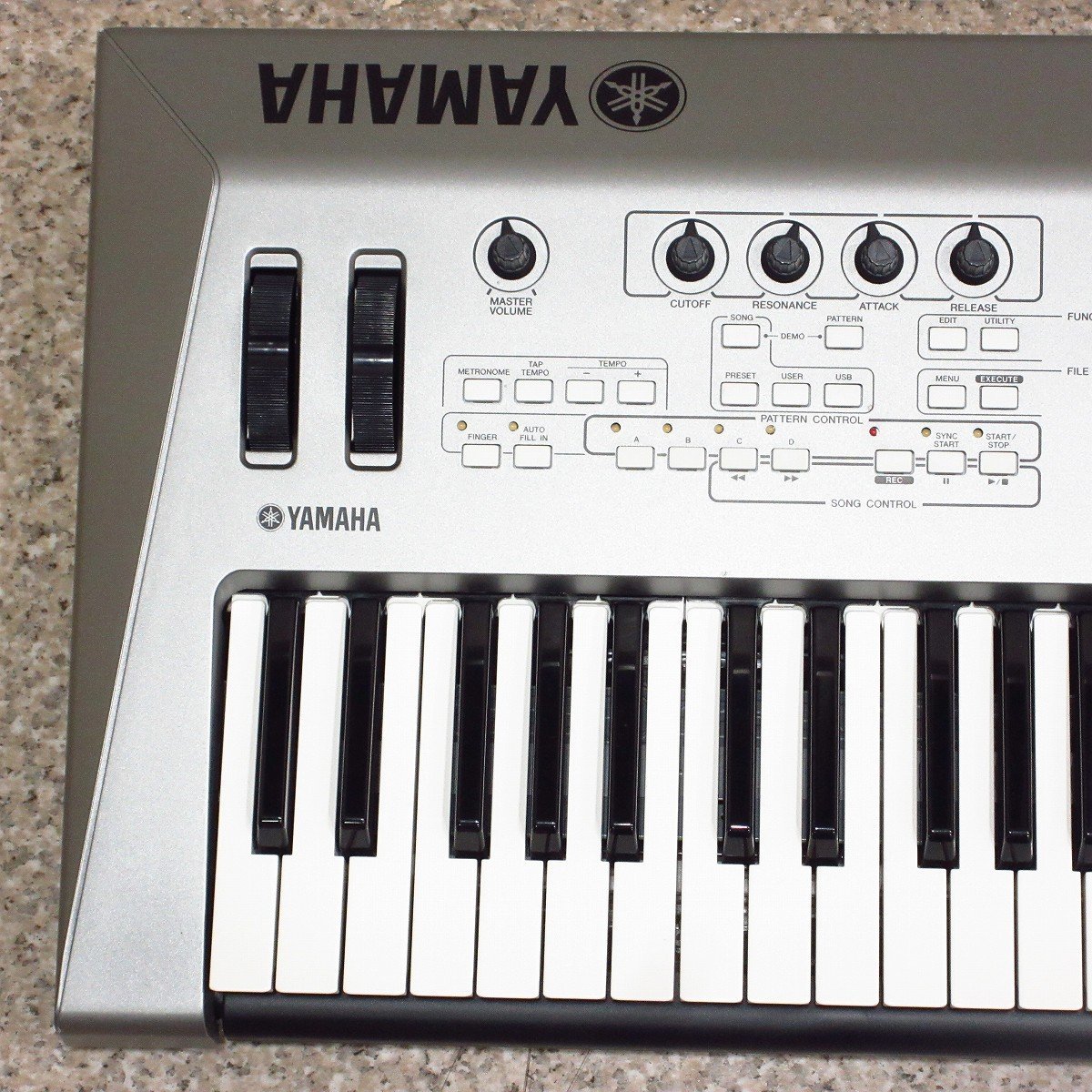 Yamaha MM6 シンセサイザー ヤマハ | MM6 - シンセサイザー - 概要