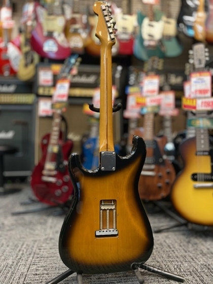 ギター Fender Japan ST57-70T Tobacco Sunburst Fender Japan ST57-70T Tobacco Sunburst