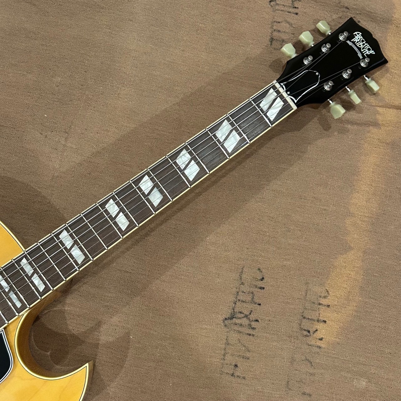 Archtop Tribute AT102 Acousutic Custom LAN (Light Amber Natural