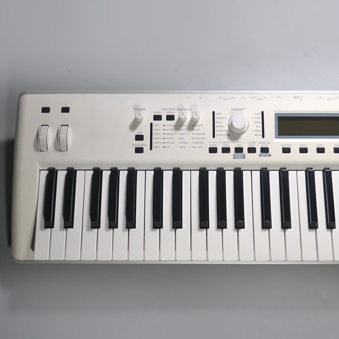 KORG KROSS2-61-SC (限定ホワイト) 【ケース・TRITON音色SDカード付属