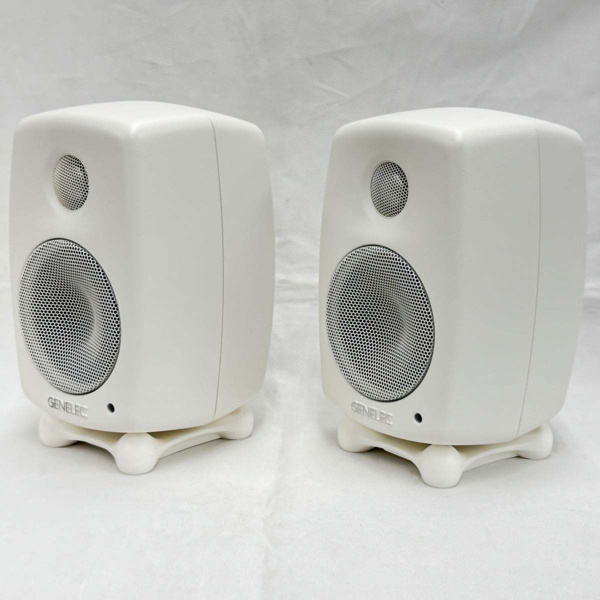 GENELEC G One ホワイト (ペア) Home Audio Systems【デモ使用品特価