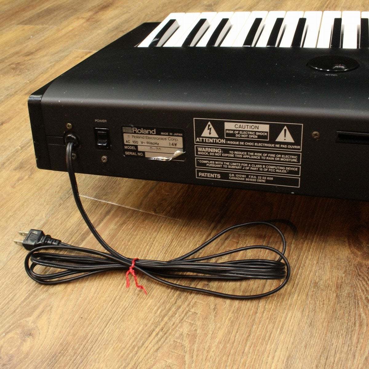 Roland D-70 シンセサイザー ハードケース付属 鍵盤楽器 Roland D-70 シンセサイザー ジャンク D-70 Roland 8-143Roland