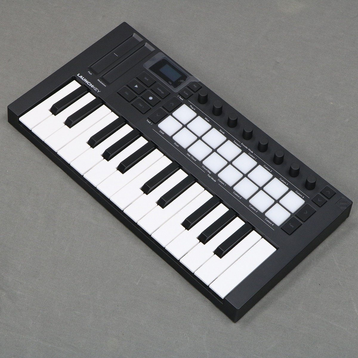 Novation Launchkey 25 MK4 ユーザー登録解除済み中古美品 Novation Launchkey 25 MK4 【御茶ノ水本店】（中古）【楽器検索