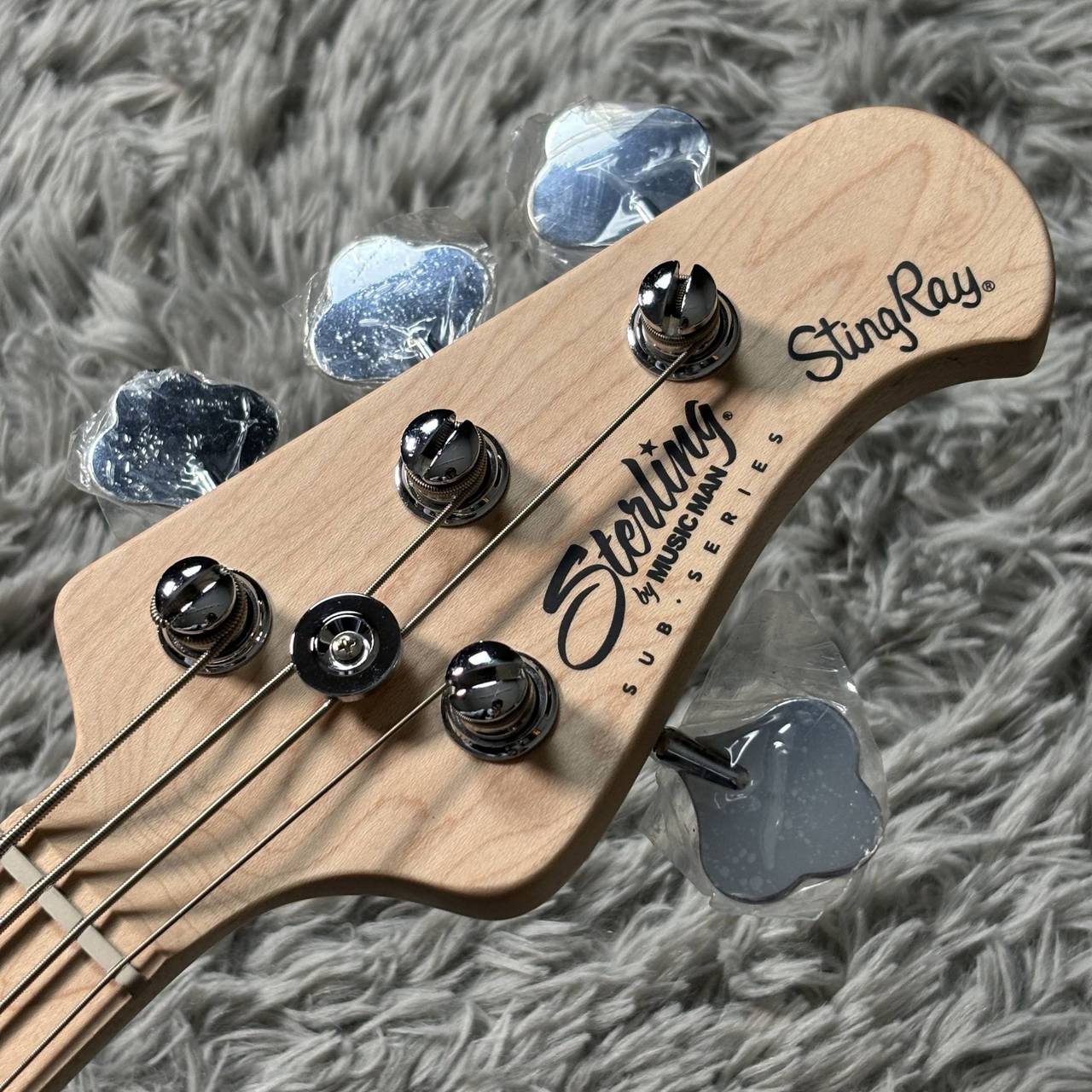 Sterling by MUSIC MAN 【実物写真】RAY4 Olive Gloss エレキベース