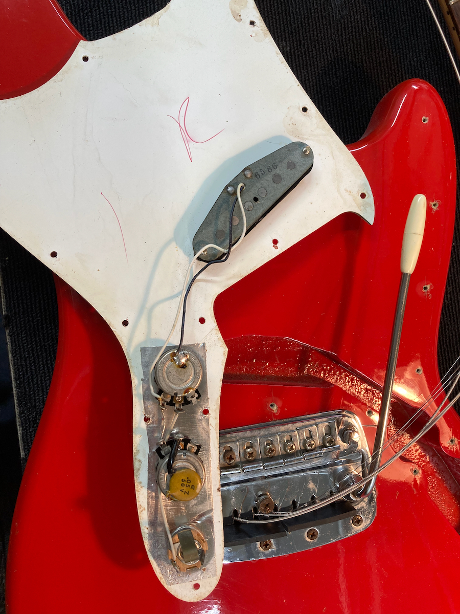 Fender Bronco Red 1972 w/ Late 70s Hard Case（ビンテージ）【楽器