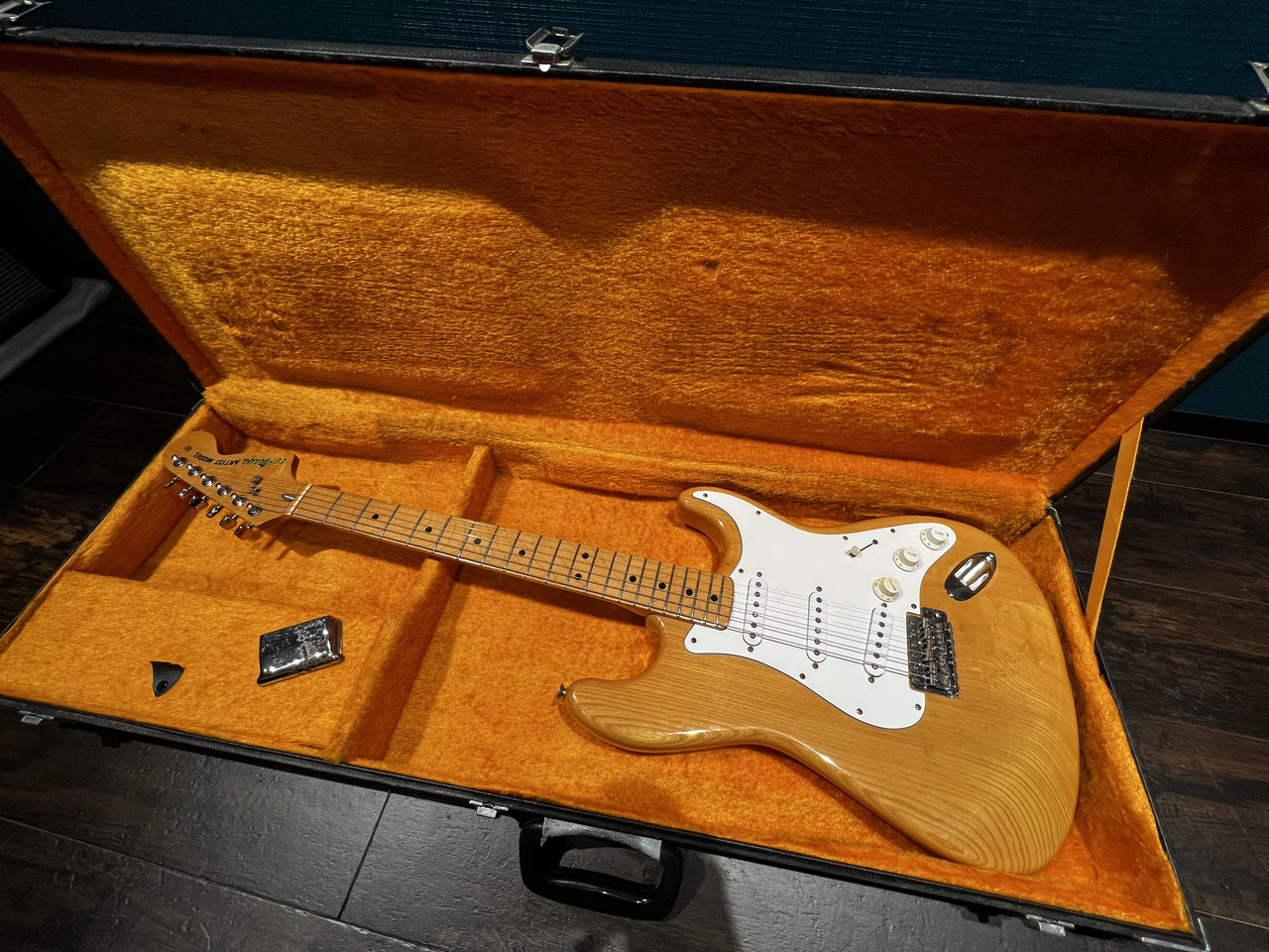 El Maya ARTIST MODEL STRATOCASTER Type 1970s Made in Japan