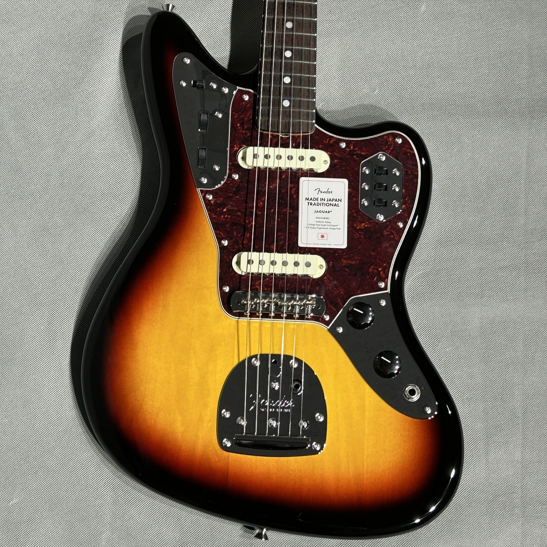Fender Made in Japan Traditional 60s Jaguar 3-Color Sunburst（新品