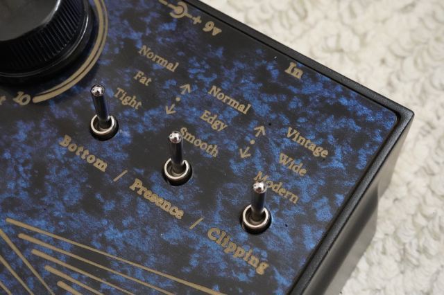 ギター Flying Teapot Gold Axe flyingteapotより、オーバードライブ・ペダル“Gold Axe”が登場