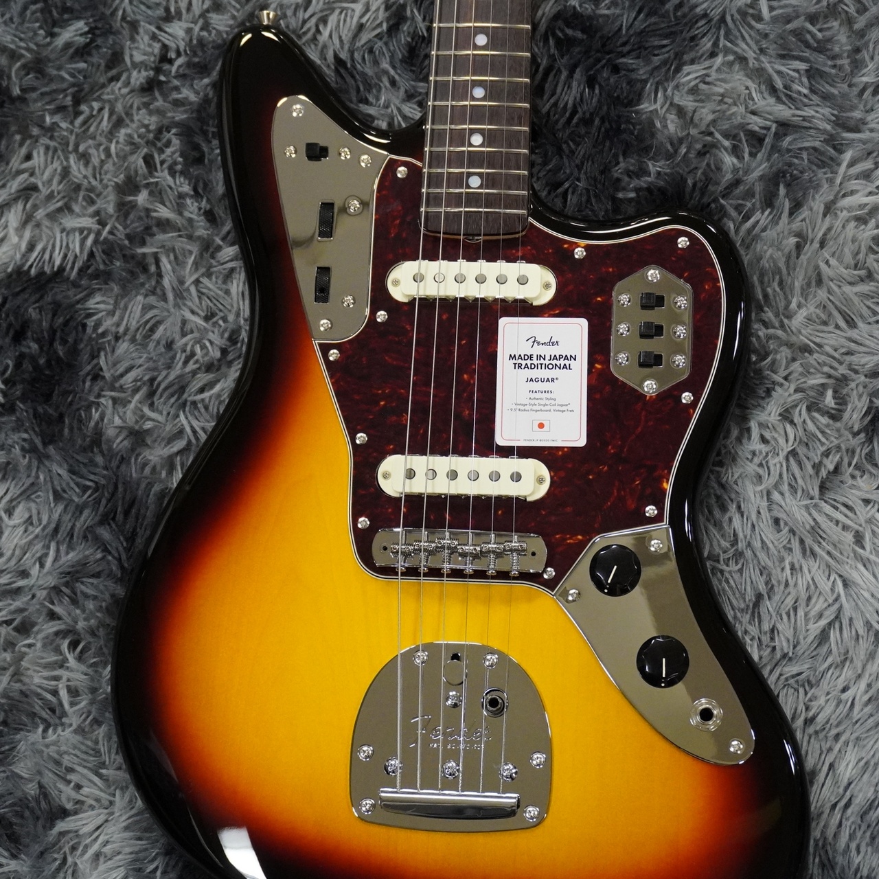 Fender Made in Japan Traditional 60s Jaguar 3-Color Sunburst