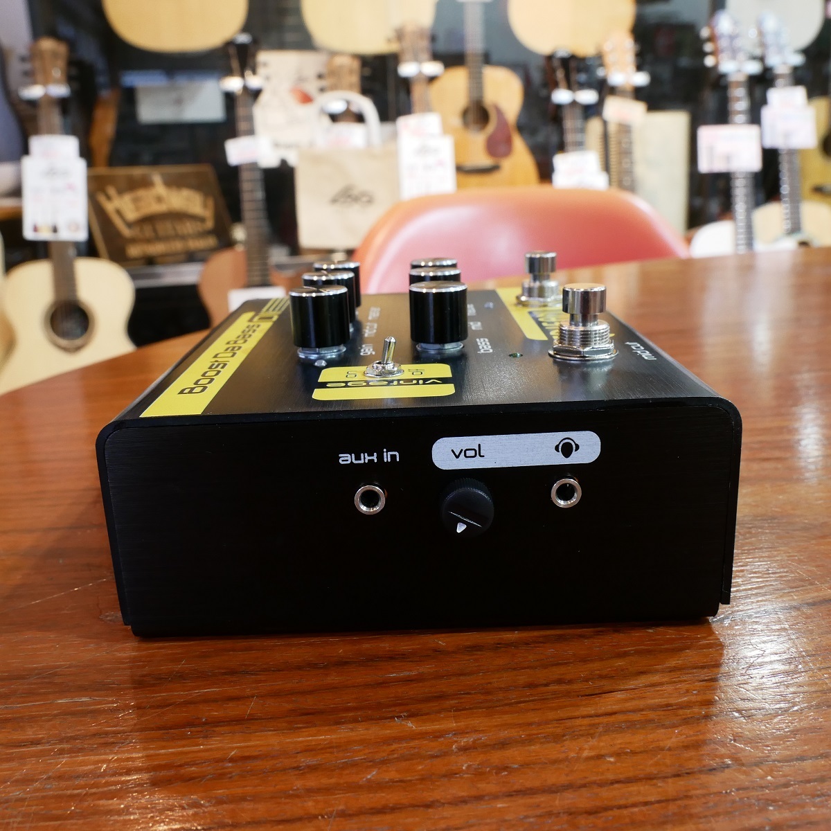 Epifani Boost DaBass DI PRO プリアンプ Epifani's Boost Da Bass Preamp DI: The Heartbeat of Your