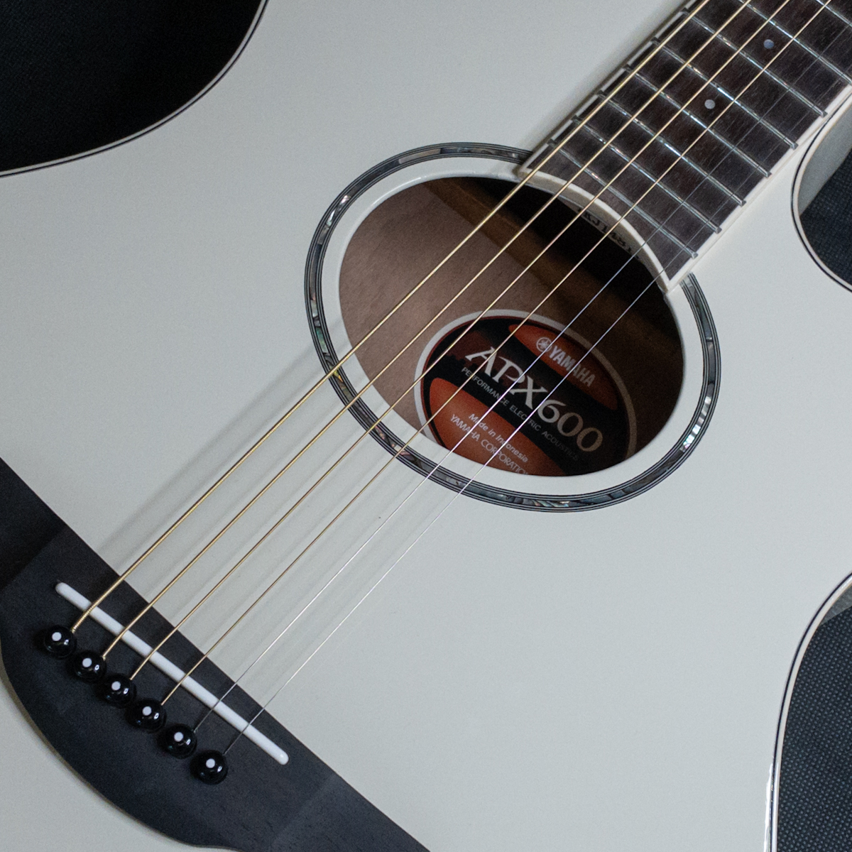 YAMAHA APX600 VW (ビンテージホワイト) （新品）【楽器検索
