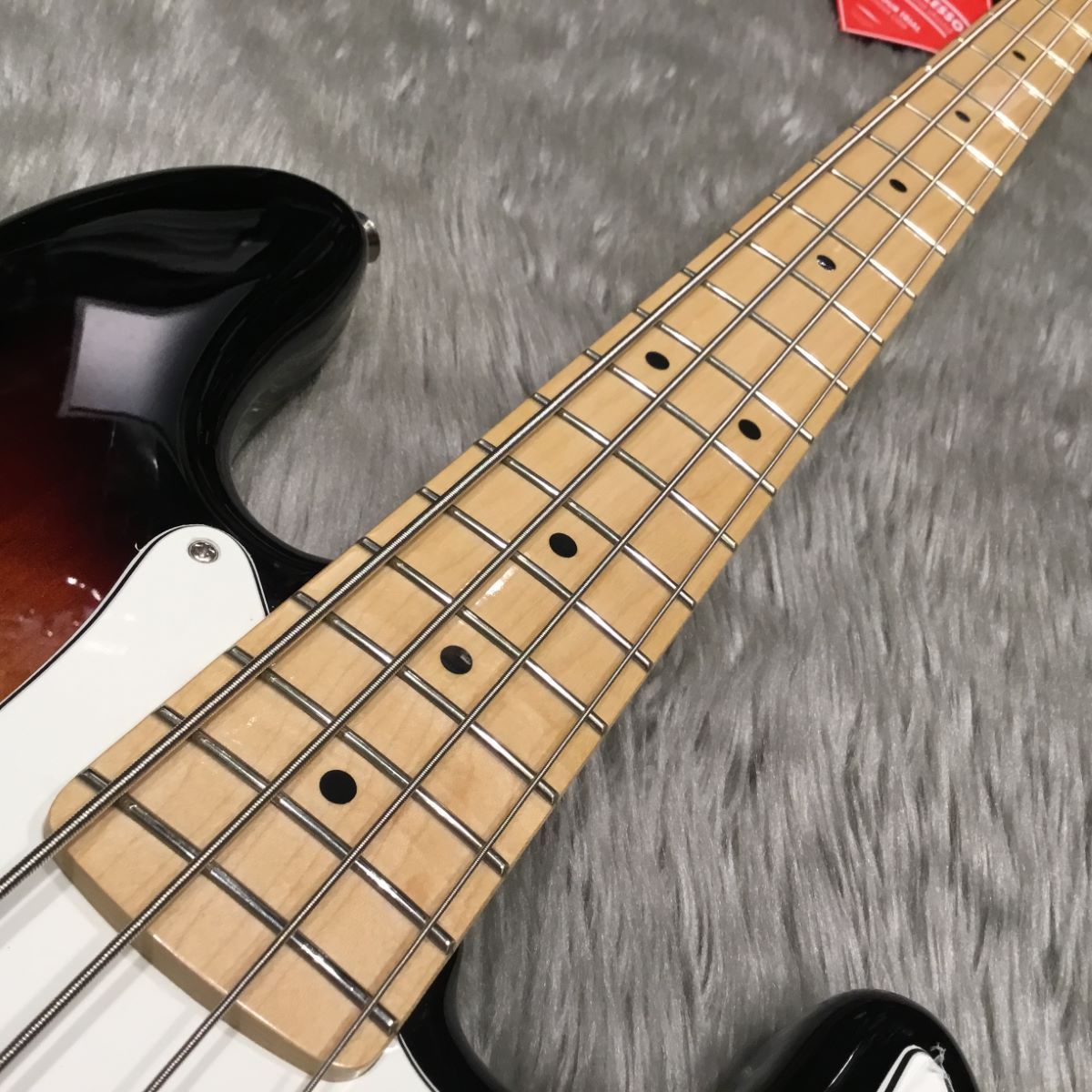 Fender Player Precision Bass, Maple Fingerboard, 3-Color Sunburst