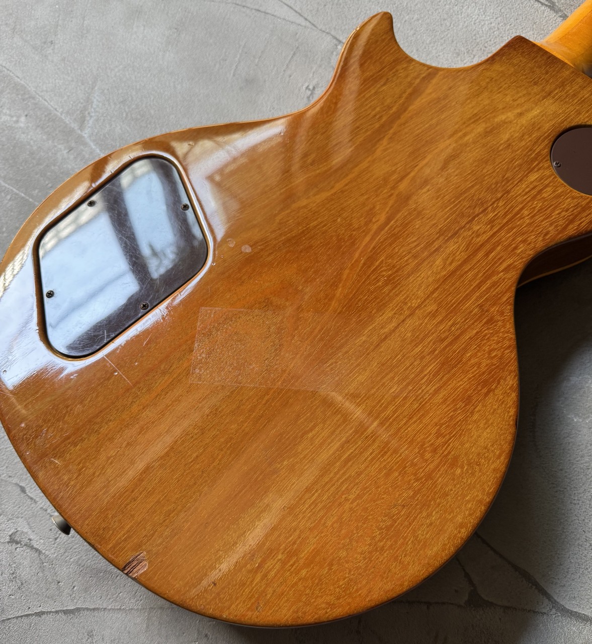 Gibson 大幅値下げ!1980 Les Paul Deluxe Gold-top conversion（中古