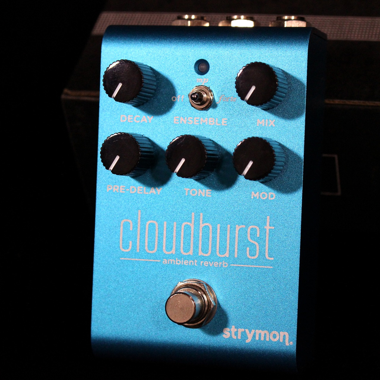 【美品・新品同様】strymon cloudburst アンビエントリバーブ strymon Cloudburst【アンビエント・リバーブ】【送料無料】（新品