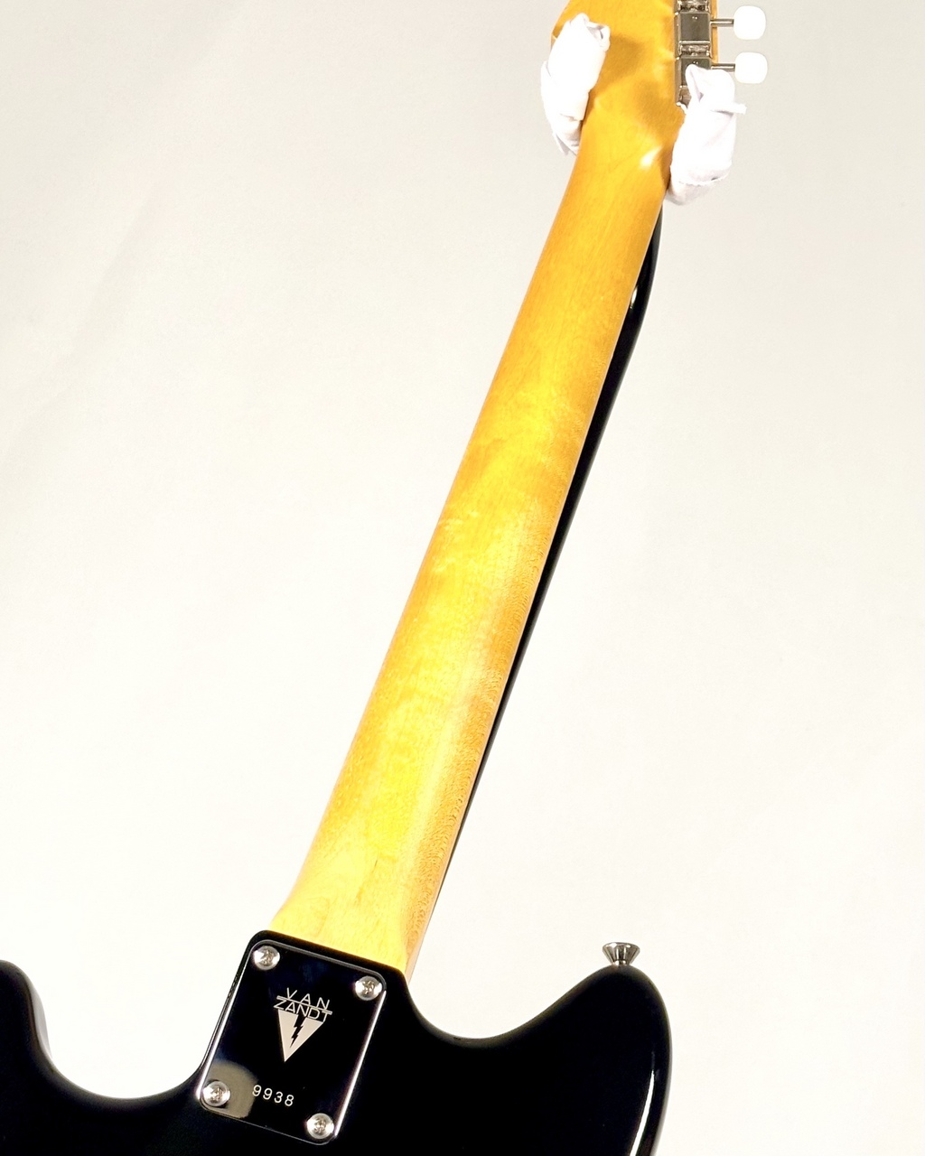 Vanzandt Bronson -Black with Anodized Pickguard-【2.93kg