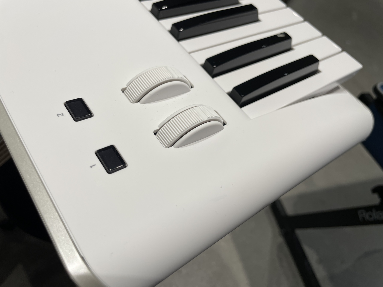 KORG KROSS2-61-SC-WHITE【中古美品・専用ケース付き】（中古）【楽器