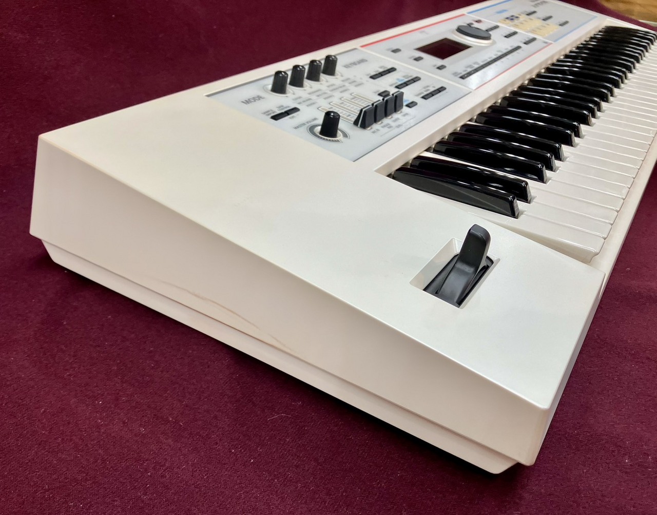 Roland JUNO-DS61 シンセサイザー ケース付属 Roland JUNO-DS/Roland/シンセサイザー/61key/ケース付属（中古/送料