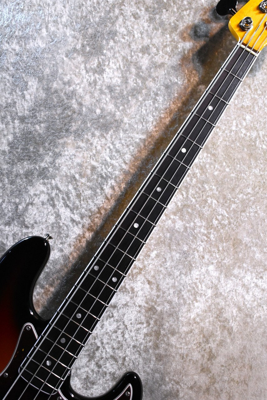 Fender American Vintage II 1966 Jazz Bass -3-Color Sunburst