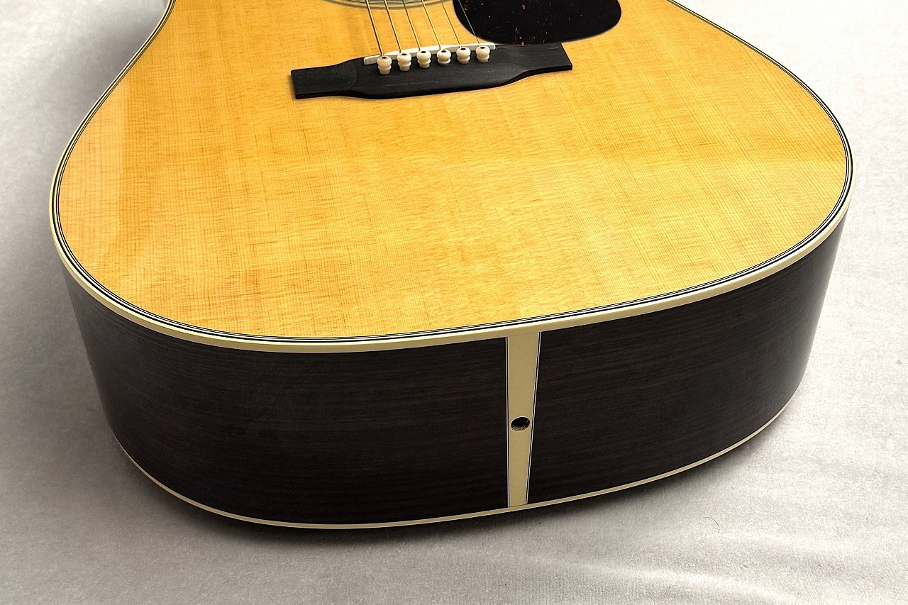 Martin 【空間全体に響き渡る豊潤なサウンド】 D-28 Standard #3073828