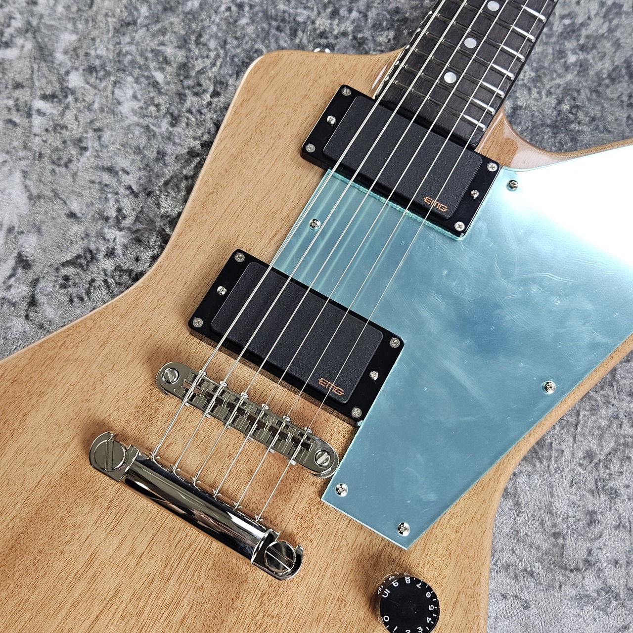 Edwards E-EX エクスプローラータイプ The Edwards E-EX STD Antique Natural is a Made in Japan