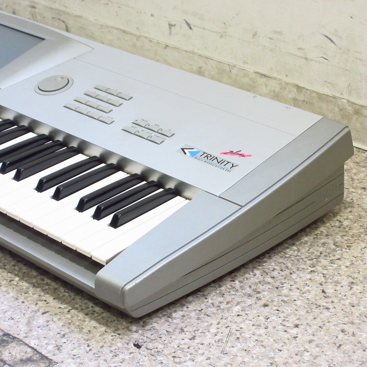 古着人気アイテム KORG TRINITY Plus Ver2.0 W/PBS-TRS  鍵盤楽器