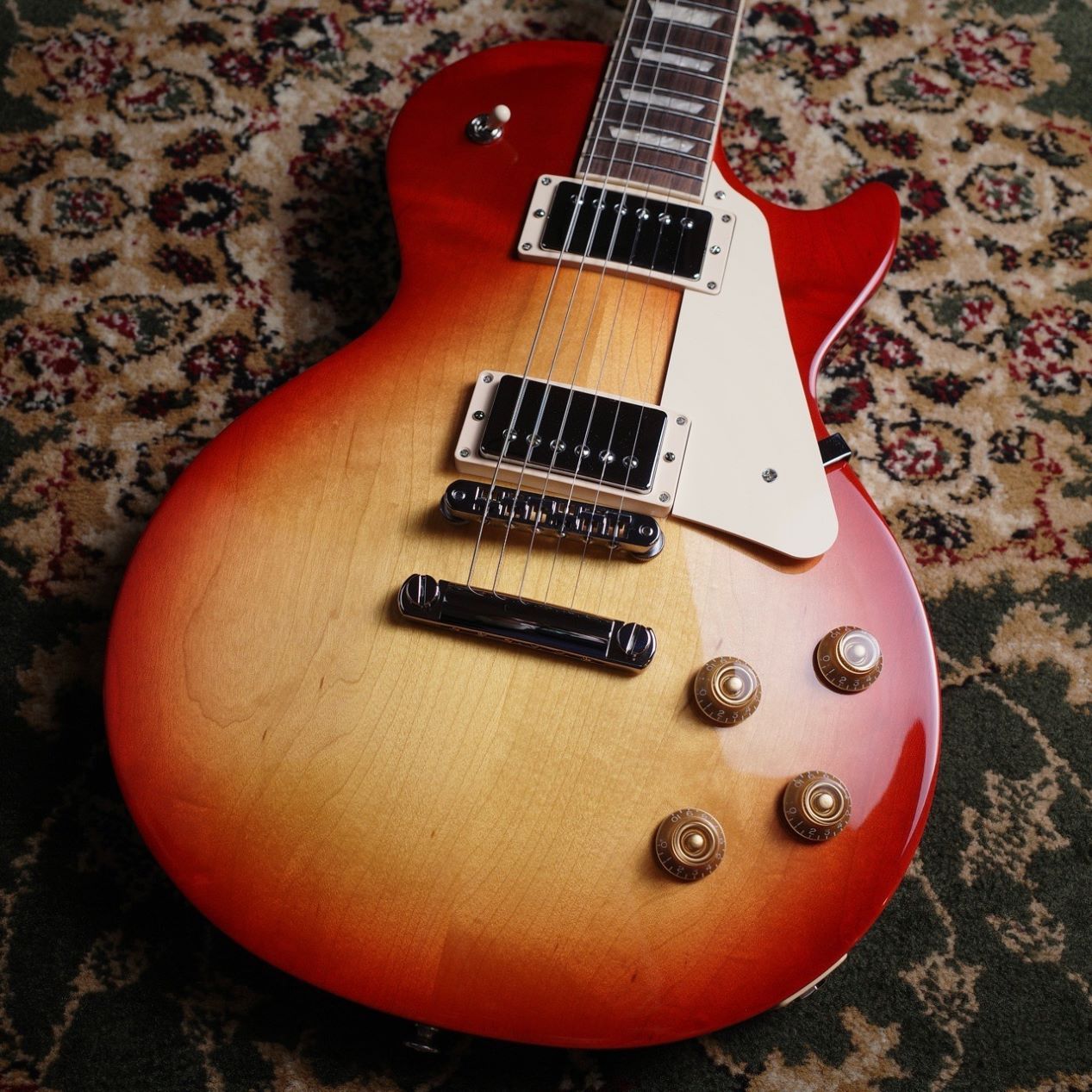 ギター gibson lespaul studio cherry sunburst Gibson Les Paul Studio (Cherry Sunburst) ｜イケベ楽器店