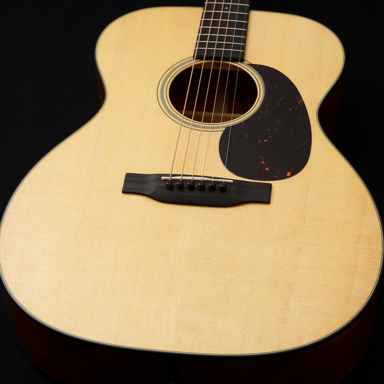 超美品　Martin 000-18 standard　2019年製 Martin 000-18 Standard #2843995 【バック材の木目がカッコいい