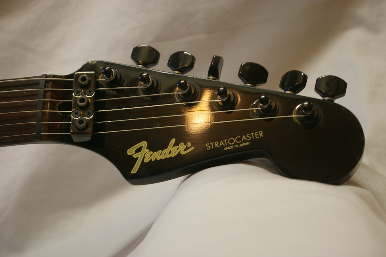 ストラトキャスターFENDER JAPAN / Boxer Series ST-555 - ギター