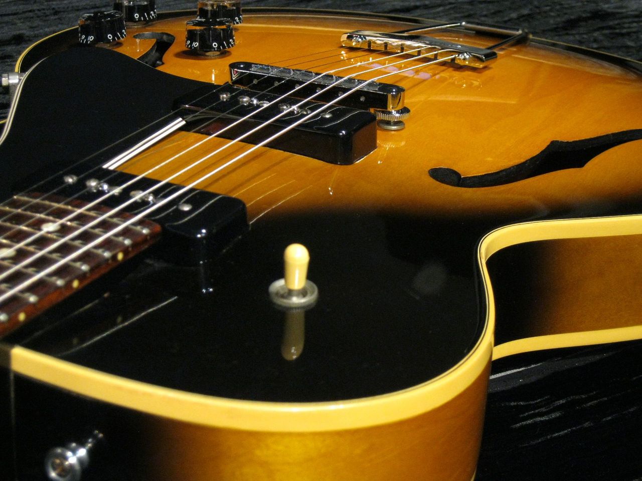 Gibson ES-135 Vintage Sunburst（中古）【楽器検索デジマート】