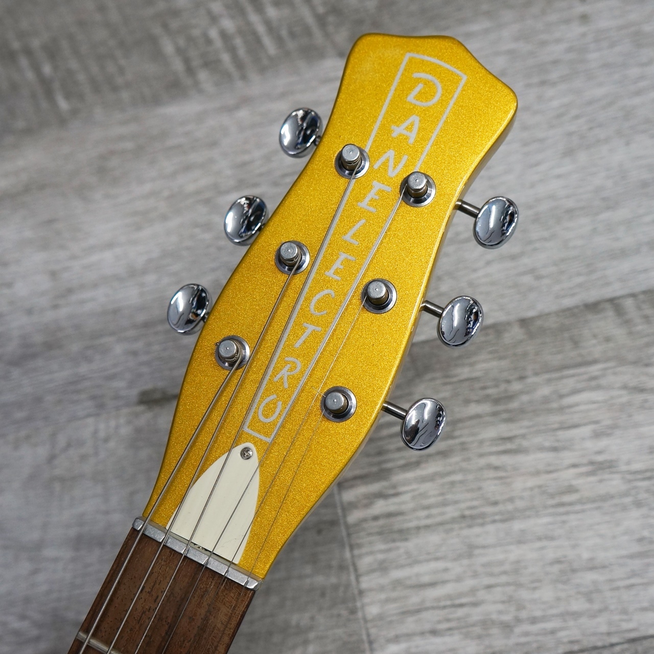 Danelectro 56 Single Cutaway - Gold -（新品特価/送料無料