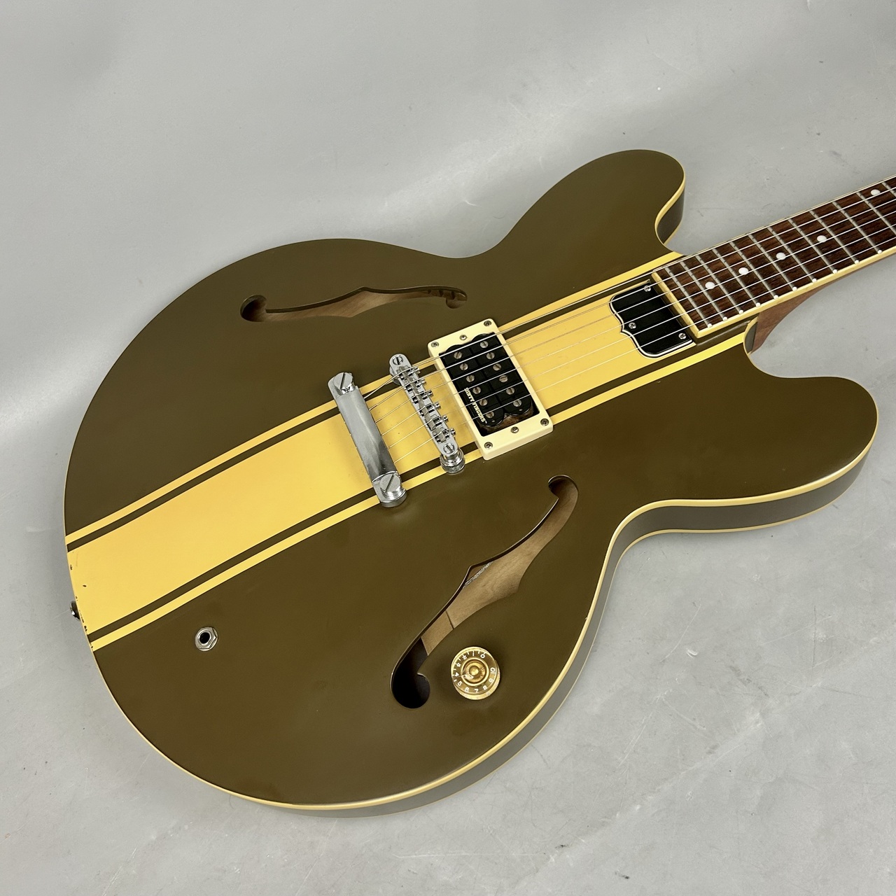 Epiphone Tom DeLongeシグネチャー エレキギター Epiphone Tom DeLonge ES-333 - Brown | Sweetwater
