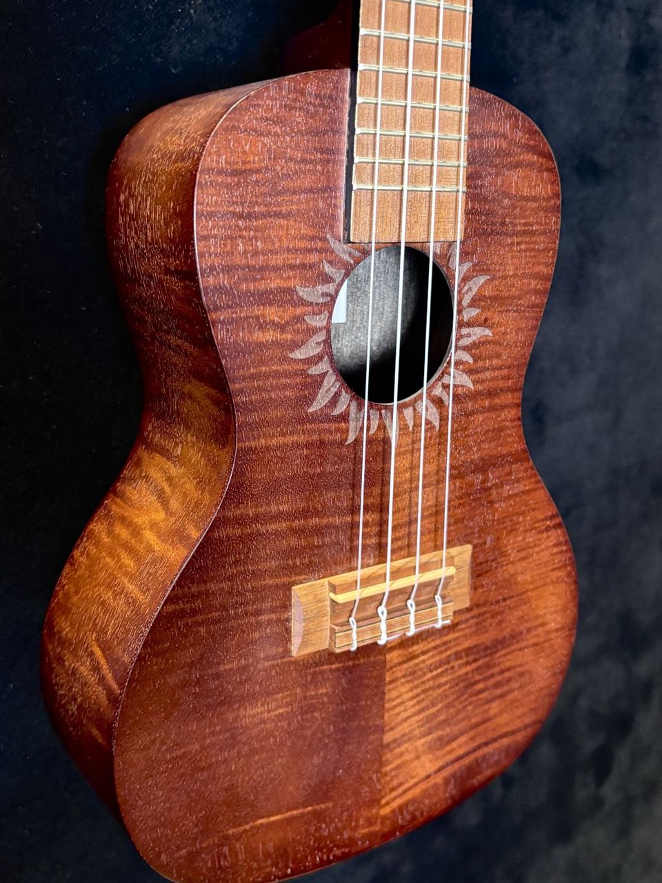 Baton Rouge 【コンサートウクレレ】 V4-C SUN（中古）【楽器検索